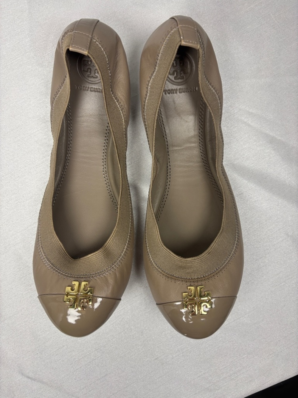 Tory Burch Neutral Taupe Leather Ballet Flats with Gold Logo Cap size 8.5